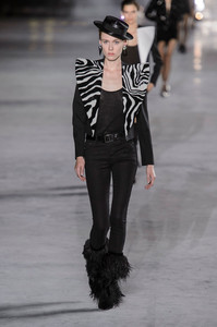 saint-laurent-rs18-2411.thumb.jpg.e0f241bbd1ebd7cc1ce424c5384a8e55.jpg