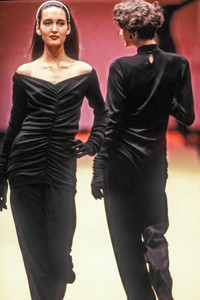 salvatore-ferragamo-fw-1988-2.thumb.jpg.61f4f4954dfb1f660b4749fc6d3860cc.jpg