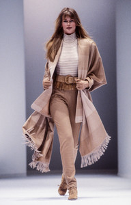 salvatore-ferragamo-fw-1993-1.thumb.jpg.efabcf15d5bbf6792fce742d6af4c26b.jpg