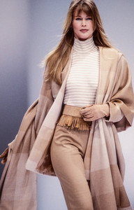 salvatore-ferragamo-fw-1993-2.thumb.JPEG.50c758a98da84ce834c1a266f1b69763.JPEG