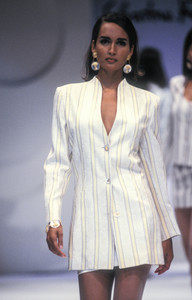 salvatore-ferragamo-ss-1991-1.thumb.JPEG.bb7dd14e6b1ac623eac80ae5b04b0c0c.JPEG