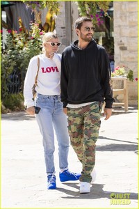scott-disick-and-sofia-richie-step-out-for-lunch-in-calabasas-01.jpg