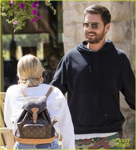 scott-disick-and-sofia-richie-step-out-for-lunch-in-calabasas-02.jpg