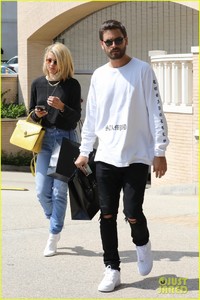 scott-disick-and-sofia-richie-step-out-for-lunch-in-calabasas-03.jpg