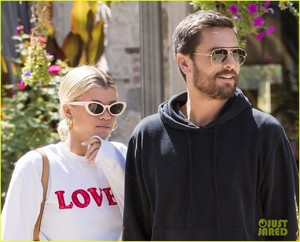 scott-disick-and-sofia-richie-step-out-for-lunch-in-calabasas-06.jpg