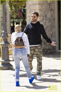 scott-disick-and-sofia-richie-step-out-for-lunch-in-calabasas-07.jpg