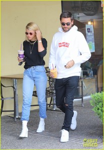 scott-disick-and-sofia-richie-step-out-for-lunch-in-calabasas-08.jpg