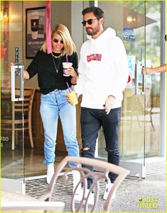 scott-disick-and-sofia-richie-step-out-for-lunch-in-calabasas-10.jpg