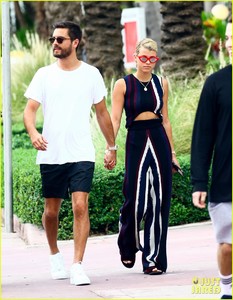 scott-disick-sofia-richie-continue-pda-filled-vacation-06.jpg