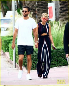 scott-disick-sofia-richie-continue-pda-filled-vacation-08.jpg