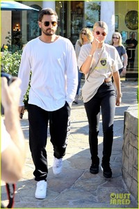 scott-disick-sofia-richie-step-out-for-lunch-date-03.jpg