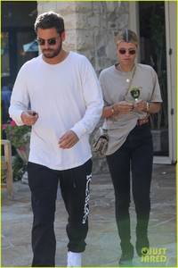 scott-disick-sofia-richie-step-out-for-lunch-date-09.jpg