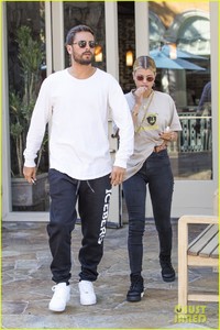 scott-disick-sofia-richie-step-out-for-lunch-date-11.jpg