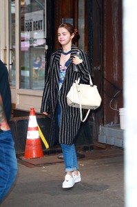 selena-gomez-out-in-nyc-92617-9.jpg