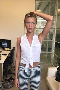 serlina-hohmann_pol_03.thumb.jpg.c39882d6ae4650163ab188cd8ca6d80b.jpg