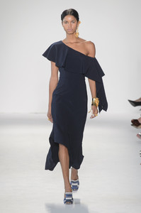 siriano-rs18-0034.thumb.jpg.6e21a175ef38be89f20b0cf7902c9c94.jpg