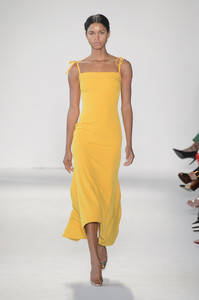 siriano-rs18-0129.thumb.jpg.1e8cbd160fd74edba835f9a007a758ae.jpg