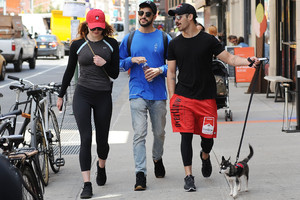 sophie-turner-out-for-a-stroll-with-her-puppy-named-porky-in-nyc-september-8-2017-15.jpg