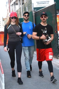 sophie-turner-out-for-a-stroll-with-her-puppy-named-porky-in-nyc-september-8-2017-20.jpg
