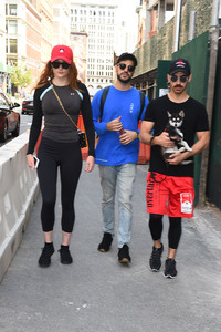 sophie-turner-out-for-a-stroll-with-her-puppy-named-porky-in-nyc-september-8-2017-40.jpg