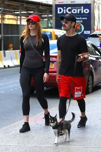 sophie-turner-out-for-a-stroll-with-her-puppy-named-porky-in-nyc-september-8-2017-51.jpg