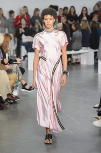 sportmax-rs18-4218.thumb.jpg.5e9ed4fdacc28cede43191d5a4504a92.jpg
