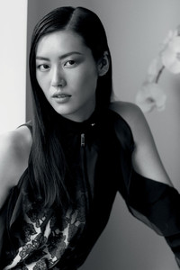 t-magazine-singapore-september-2017-liu-wen-by-russell-james-08.thumb.jpg.948ebdec135cd4e8e1832695ea003fb5.jpg