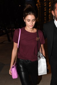 taylor-hill-out-in-milan-91917-31.jpg
