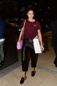 taylor-hill-out-in-milan-91917-39.jpg