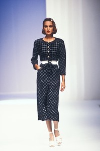 valentino-ss-1995-4.thumb.jpg.c67223ca6a8e3f1895f94418d0ddb3d9.jpg