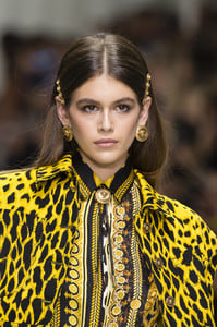 versace-clp-rs18-2618.thumb.jpg.c7f83d6732ee7e87c024207488012c38.jpg