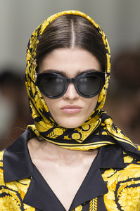 versace-clp-rs18-2630.thumb.jpg.8df9ffb44be2b4aa32964c3b7ded3443.jpg