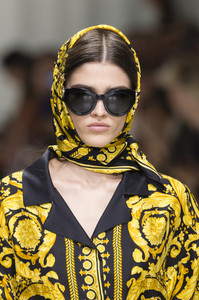 versace-clp-rs18-2631.thumb.jpg.dff8ffb15a25105c155d1f882f0c7ce1.jpg