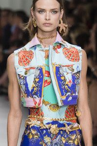 versace-clp-rs18-3124.thumb.jpg.b7964fe4c44ee64dae522dd12b074bd0.jpg