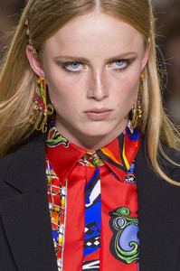 versace-clp-rs18-3296.thumb.jpg.f5703d9e2ed3ab565e0c786a31ca97be.jpg