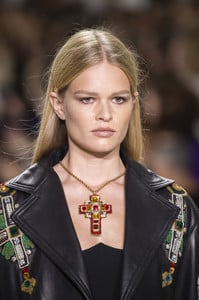versace-clp-rs18-3493.thumb.jpg.816df0bf125d00ff8450a9c4e1d39b68.jpg
