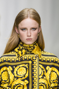 versace-clpa-rs18-5265.thumb.jpg.1ac5987280e6add70908f843dbbc761b.jpg