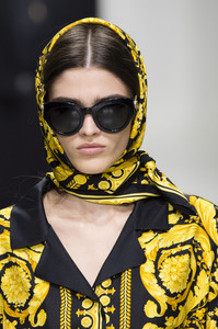 versace-clpa-rs18-5279.thumb.jpg.9d031551c3e4a40cc82f888b27964c94.jpg