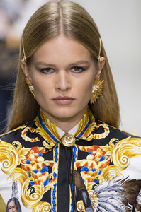 versace-clpa-rs18-5406.thumb.jpg.04b9158de2d5502f88139bfec3e641fa.jpg