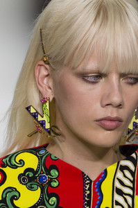 versace-clpa-rs18-5798.thumb.jpg.baa1f845207767d1609a78ed03679e83.jpg