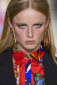 versace-clpa-rs18-5806.thumb.jpg.5577ad4bc1bf4815965e59b4bcf80c56.jpg