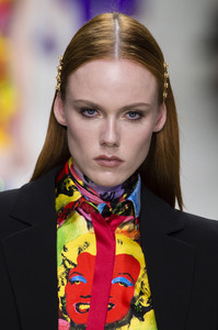 versace-clpa-rs18-5835.thumb.jpg.dc8691753825c0b33a608f4c4e45f34c.jpg