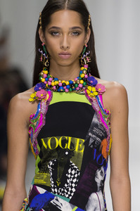 versace-clpa-rs18-5884.thumb.jpg.99ab0f39362a7718890c74c7446de1a9.jpg