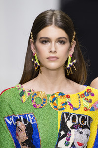 versace-clpa-rs18-5887.thumb.jpg.469f137a863a6129189e75d083e986ff.jpg