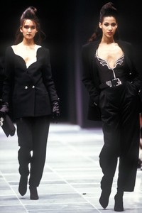 versace-fw-1986-1.thumb.JPEG.e9f5235479c6a5b1a46159ab81ccfbbe.JPEG