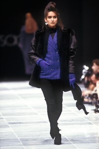 versace-fw-1986-2.thumb.JPEG.1285da0b273171af8268c1a33a45cd7e.JPEG