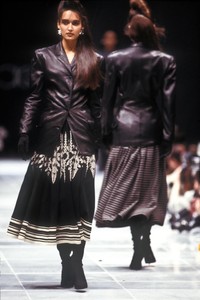 versace-fw-1986-4.thumb.JPEG.a871e7ea1f923366eee69e215e56bd4e.JPEG