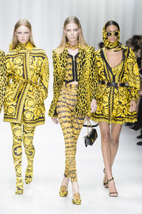 versace-rs18-5473.thumb.jpg.8dece68d4102ef57b7233f15256ac591.jpg