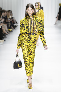 versace-rs18-5489.thumb.jpg.f35a6fcdb20ed4389eebdfc7d34f7bec.jpg