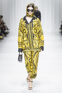 versace-rs18-5497.thumb.jpg.4318897b825b48d14c46890ef1218d59.jpg